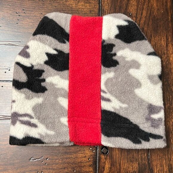 THE CHILDREN’S PLACE Camo Fleece Beanie hat cap Sz 10-14 Red Stripe soft warm - Picture 5 of 11